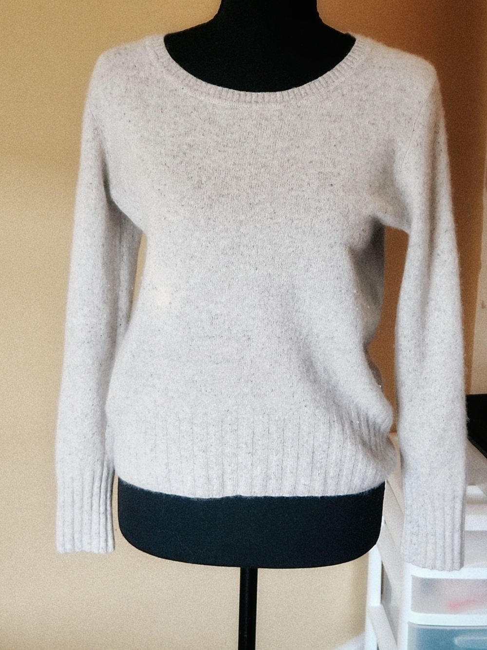 EUC Cashmere Scoop Neck Sweater in Light Heather Gray